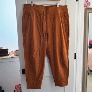 Athleta Cropped Hiking Pants